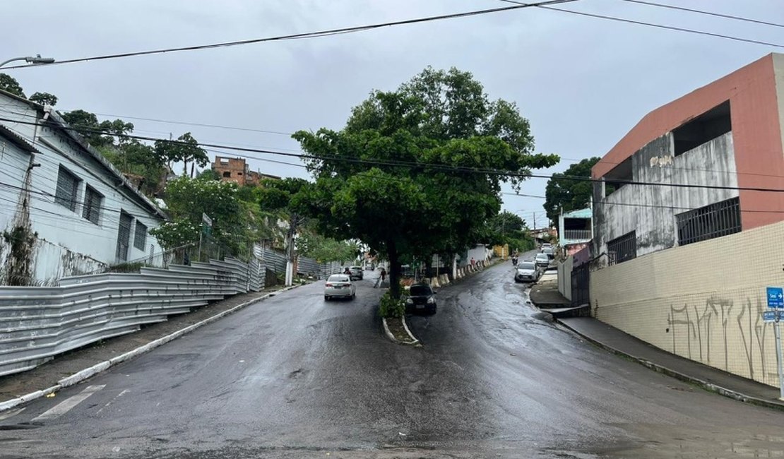Ladeira José Cardoso é reaberta após conclusão de medidas preventivas