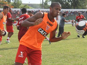 'Passando confiança e nos incentivando', diz Everton Sena sobre novo técnico do CRB