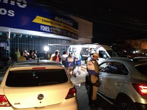 Lei Seca autua mais de 20 motoristas na Av. Júlio Marques Luz, na Jatiúca 