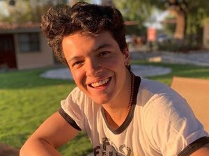Morre Sebastian Athié, ator protagonista de série da Disney, aos 24 anos