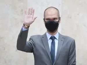 Covas é intubado após ser transferido para UTI devido sangramento no esstômago