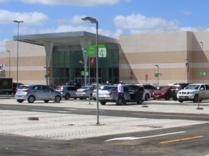 Mais uma moto estacionada nas proximidades do shopping é furtada