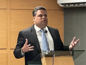 Após revogação da prisão, Thiago ML participa de sessão da Câmara de Arapiraca e dá versão sobre o caso