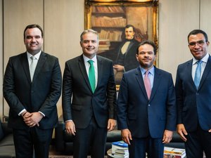 Governador de AL em exercício participa de ato em memória ao 8 de janeiro