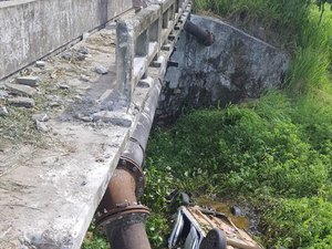 Carro que transportava cinco pessoas cai de ponte na BR-316