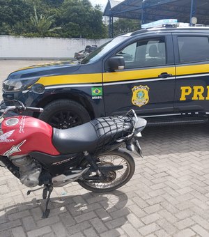 PRF prende em Rio Largo homem por receptação de moto roubada em Aracaju