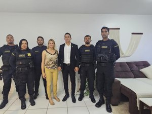 [Vídeo] Policial civil ferida em confronto recebe visita do delegado-geral da PCAL