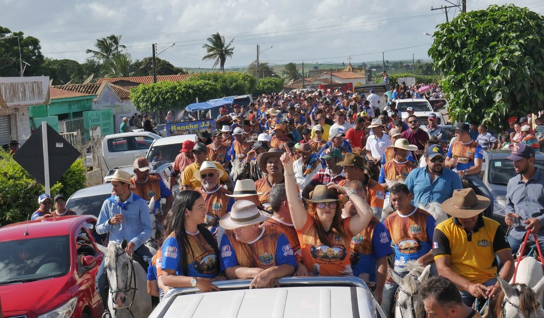 Cavalgada de Padre Cícero reunirá milhares de pessoas em Lagoa da Canoa neste domingo (24)