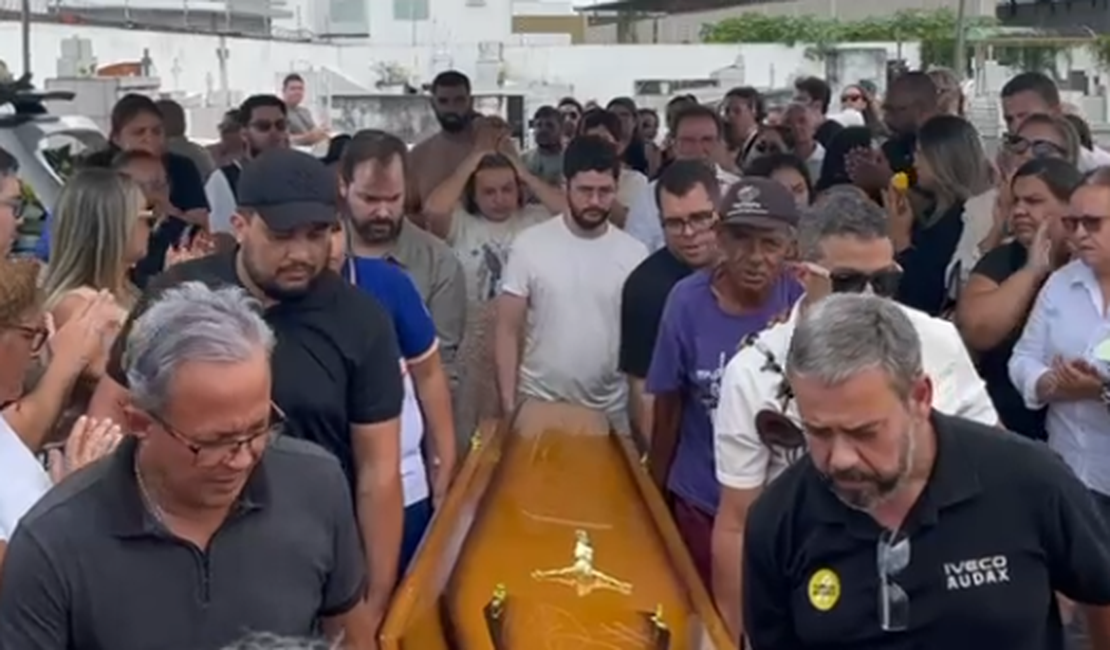 [Vídeo] Legado deixado por Marcos Fontes é lembrado durante sepultamento