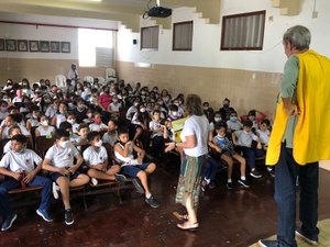 Estudantes aprendem e se divertem com programação da FliPenedo