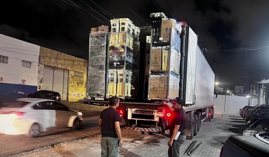 Sefaz identifica carga irregular de flores no bairro do Feitosa, em Maceió