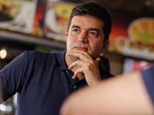Rui Palmeira consulta aliados sobre desistência de candidatura ao governo e apoio a Dantas