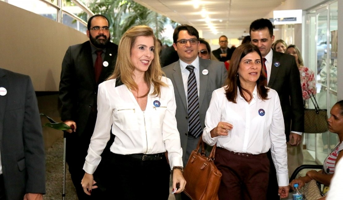 Fernanda Marinela visita Fórum da capital