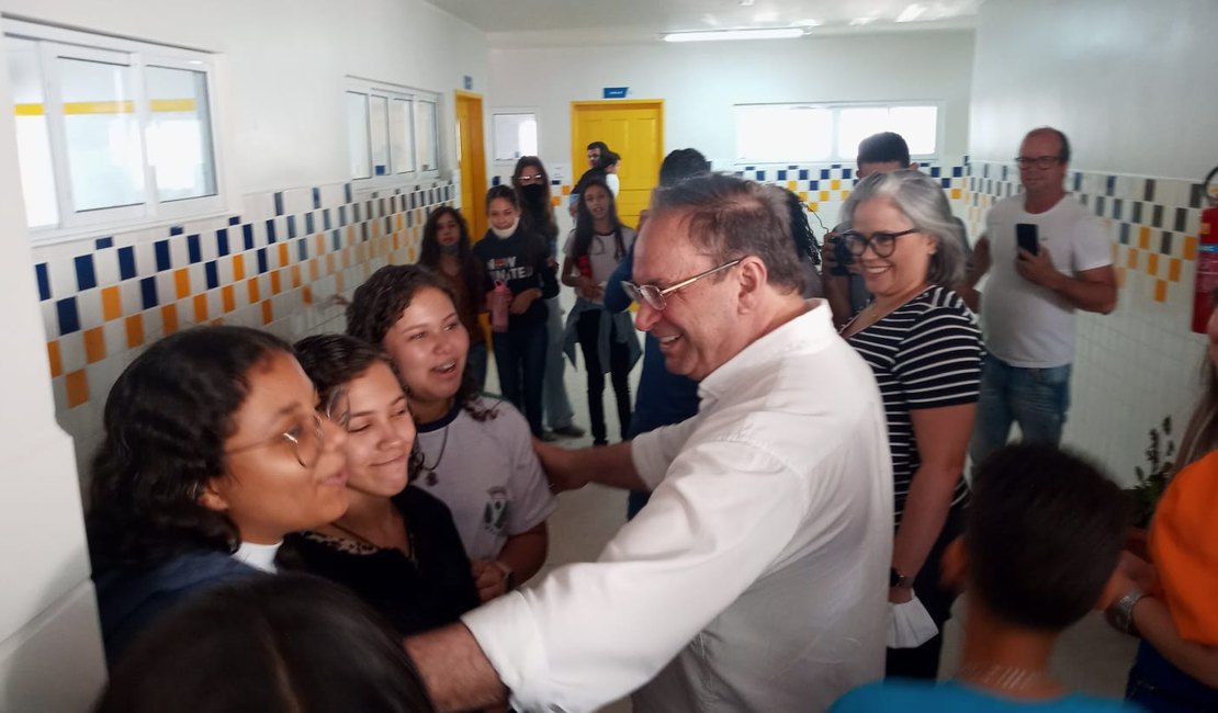 [Vídeo] Alunos da Escola João Saturnino ganharão novo ginásio poliesportivo em Arapiraca