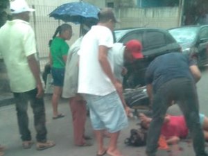 Motociclista fica ferida ao ser atingida por porta de carro em Girau do Ponciano