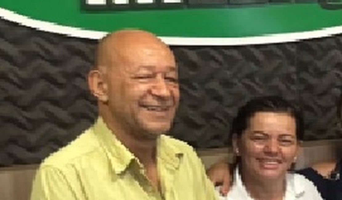 Rádio de ex-deputado muda de apresentador, tentando reverter baixa audiência