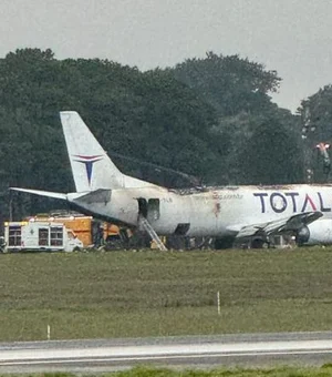 Avião de carga pega fogo durante voo e faz pouso de emergência em Guarulhos