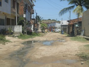 Moradores e comerciantes de Barra Grande, em Maragogi, denunciam empresa por emissão de esgoto