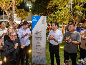JHC entrega praça totalmente revitalizada no Feitosa