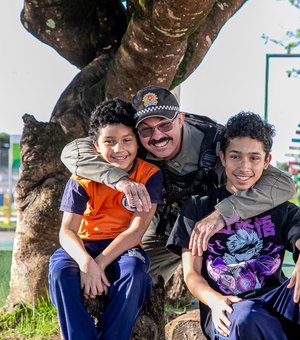 Os desafios da farda e da paternidade de um policial militar após a perda da esposa