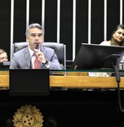 Deputado Rafael Brito é convidado para debate sobre democracia, nos EUA