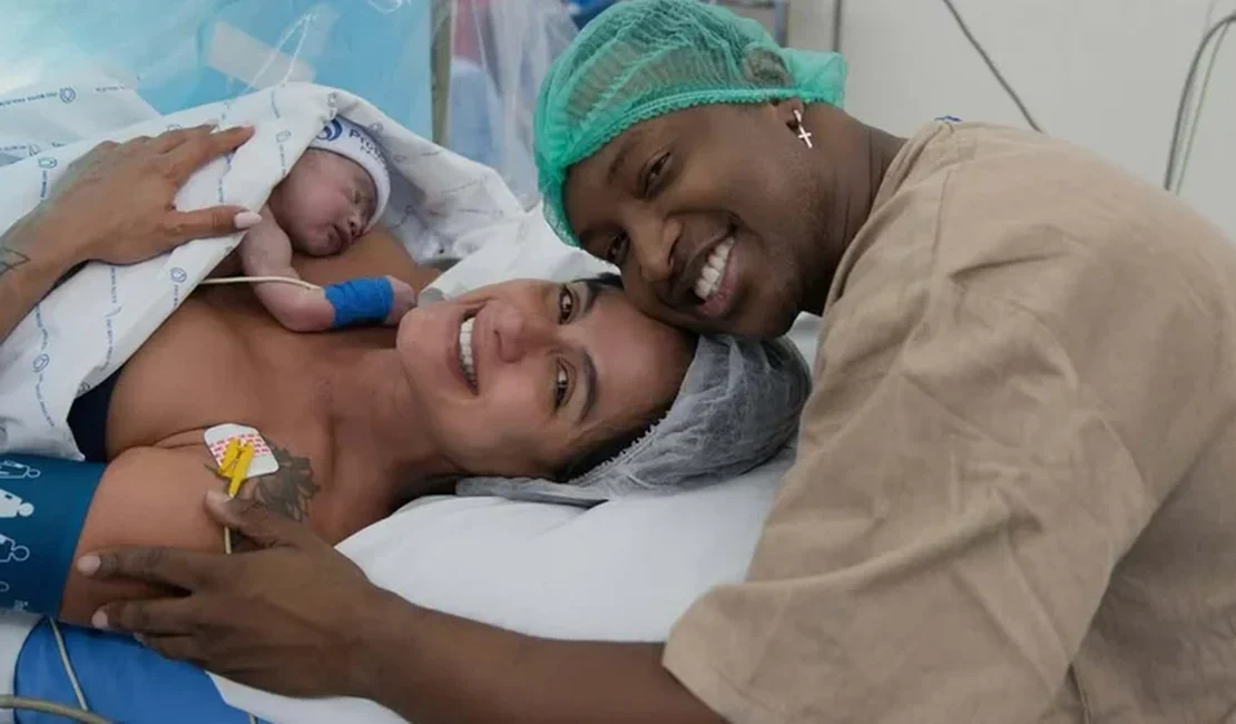 Thiaguinho e Carol Peixinho anunciam nascimento do primeiro filho: ‘Muito amor’