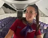 Ex-comissária de bordo precisou abandonar o trabalho por conta do tamanho do bumbum