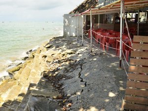 Restaurante é interditado na orla de Maceió por risco de desabamento