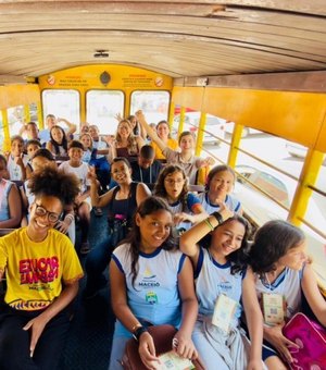 Trenzinho encanta estudantes da rede pública municipal durante a 11ª Bienal do Livro de Alagoas