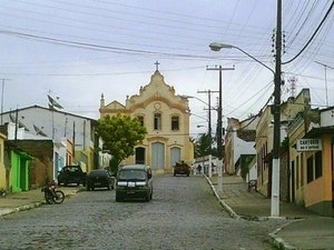 Assaltantes fazem arrastão e levam pertences de estudantes em Praça no interior