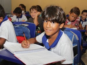 Programa Criança Alfabetizada treina professores para avaliação de 40 mil estudantes