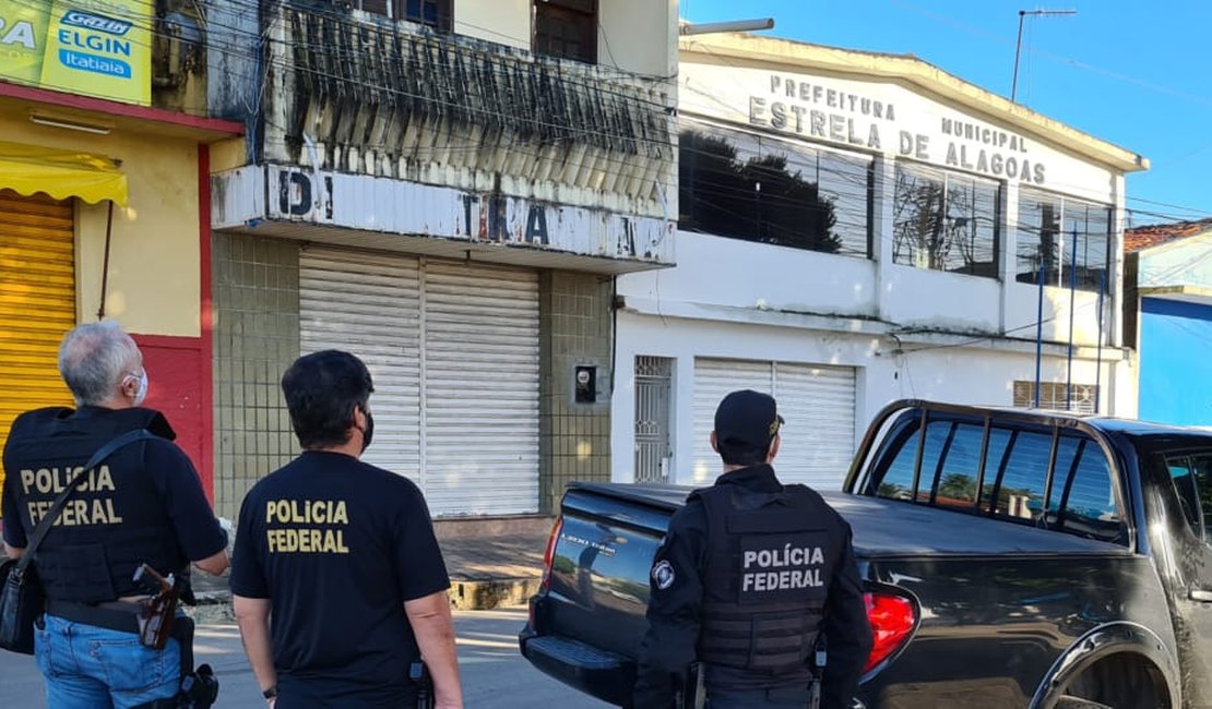 [Vídeo] PF encontra ambulâncias da prefeitura de Estrela de Alagoas na casa de Ângela Garrote