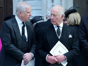 Rei Charles quebra silêncio sobre ligação de Andrew com Caso Epstein