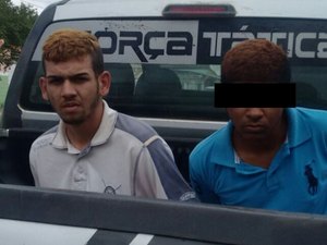 Dupla é detida com moto roubada em Arapiraca