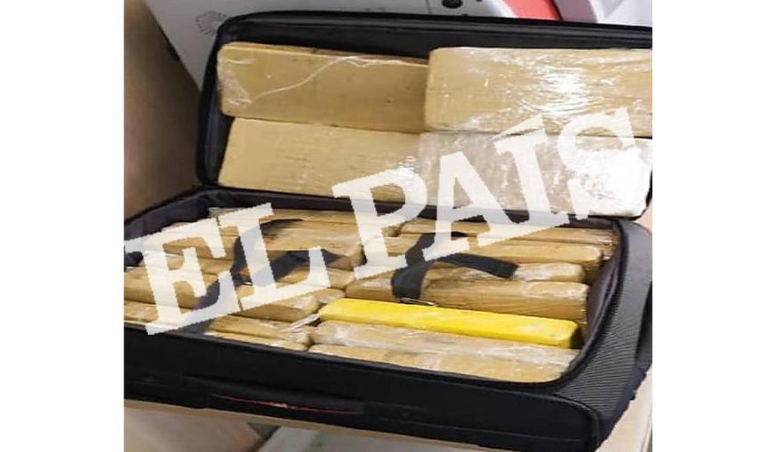 Jornal divulga foto de mala com 39 kg de cocaína levada por sargento da FAB