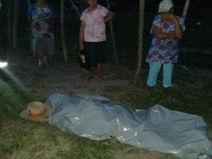 Corpo de idoso é encontrado em terreno no bairro Canafístula