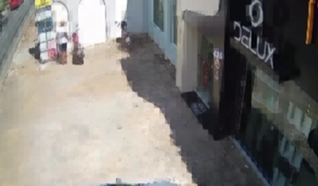 Homem é flagrado furtando motocicleta em avenida movimentada de Arapiraca