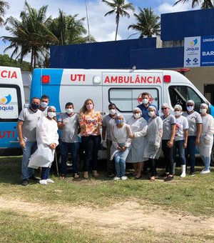Prefeita Jeannyne entrega nova ambulância em Jequiá da Praia