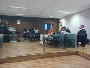 Irmã do blogueiro Adriano Farias relembra crime em Junqueiro e pede justiça durante júri
