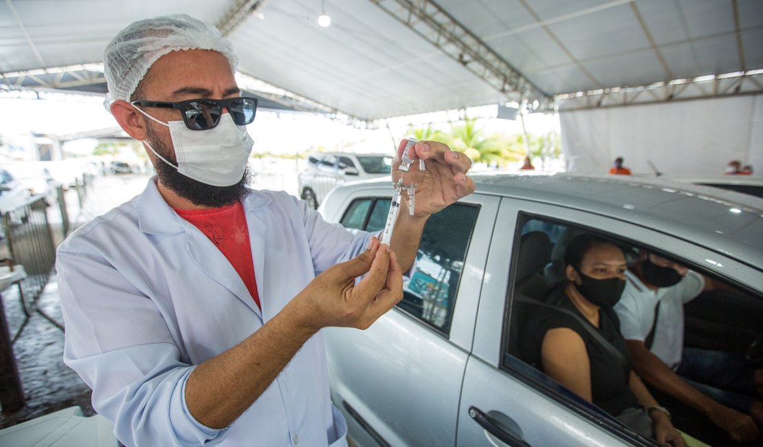 Maceió amplia vacinação para faixa dos 37 a 39 anos; confira datas