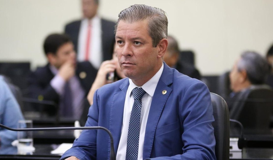 Cabo Bebeto propõe proibição de serviços públicos a bonecas 'reborn' em Alagoas