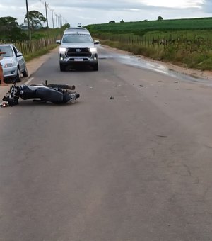 Colisão entre carro e moto deixa duas pessoas feridas em Lagoa da Canoa