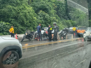 Colisão entre carro e moto deixa jovem ferido na ladeira Geraldo Melo, em Maceió