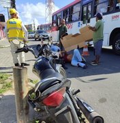 Colisão entre e carro e motociclista deixa um ferido no bairro do Jacintinho
