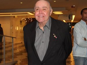 No Rio de Janeiro, Mauro Mendonça passa por cirurgia no coração