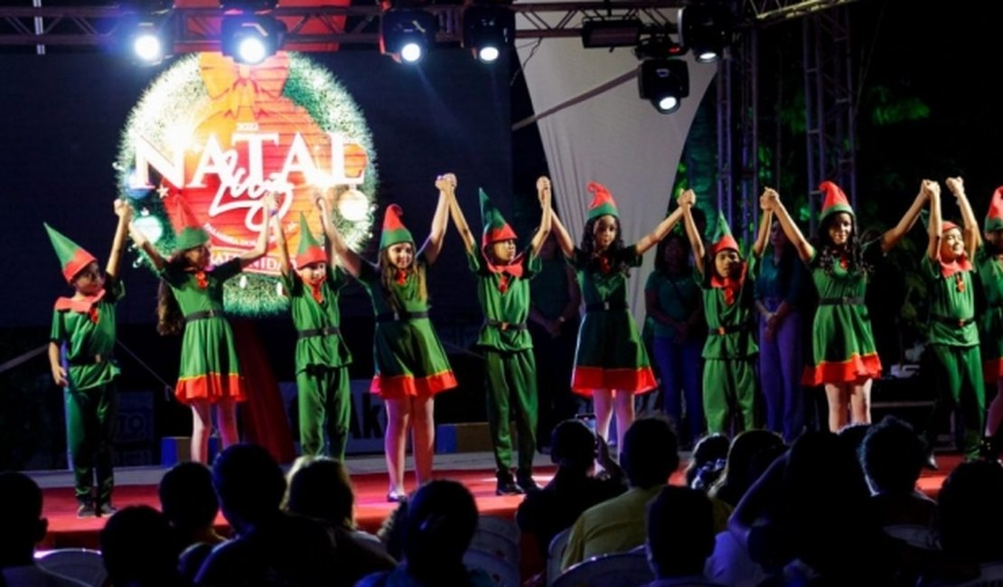 Apresentações de escolas e estreia de espetáculo teatral foram os destaques do Natal Luz desta quinta (23)