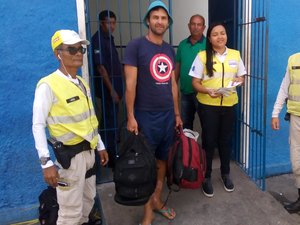 Ronda no Bairro faz encaminhamento de usuário de drogas natural do ES a albergue