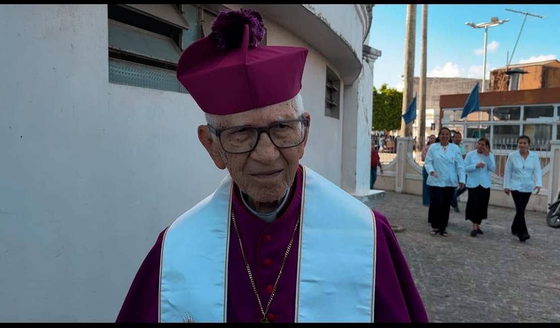 [Vídeo] Aos 98 anos, Dom Hildebrando prestigia mais uma vez Festa da Padroeira de Arapiraca