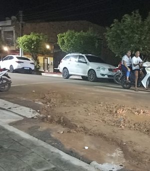 Buraco em via pública incomoda e causa perigo em Porto Calvo