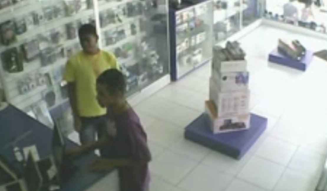 Menor acusado de participar de roubo à loja de eletrônicos é apreendido